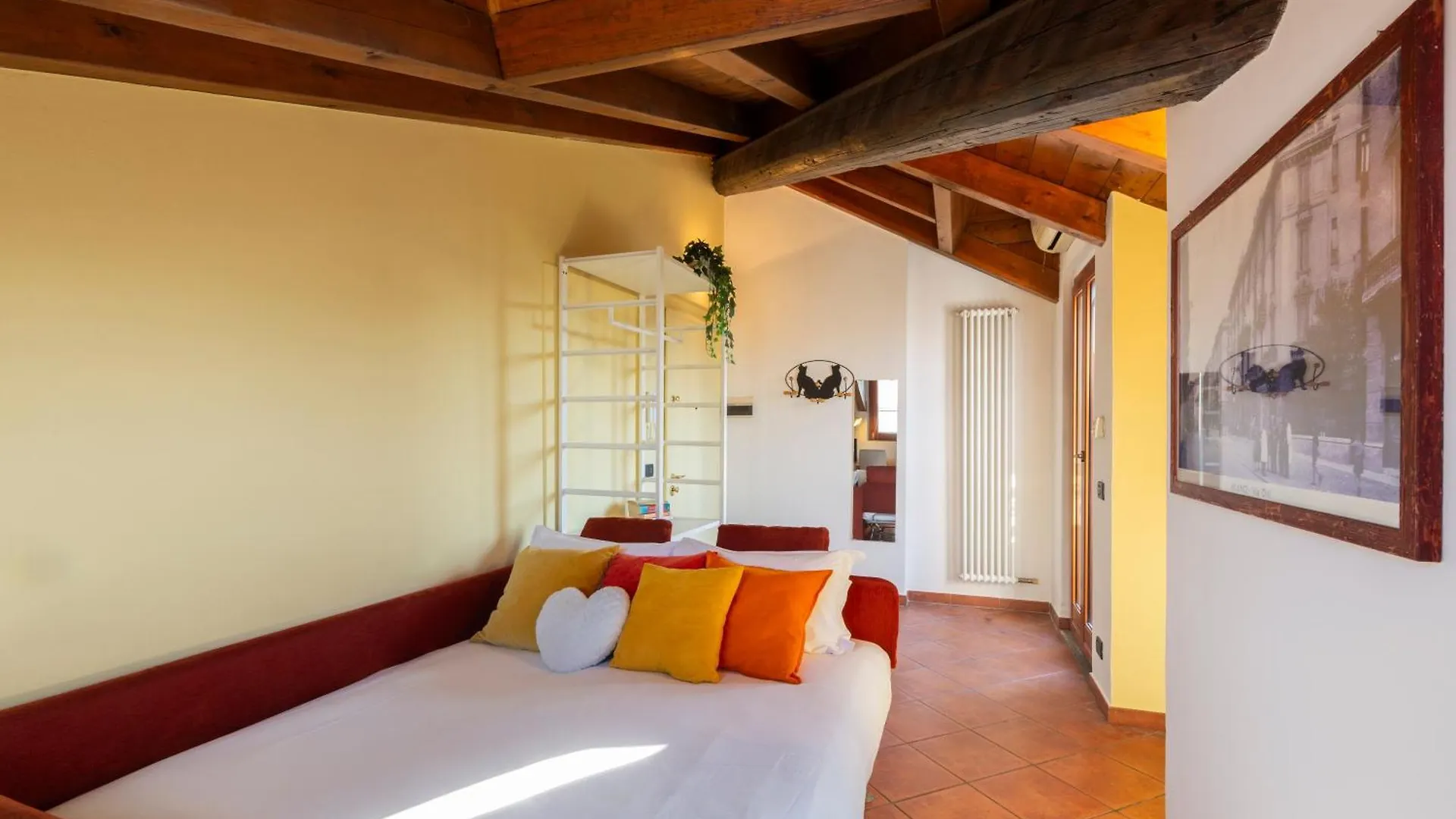 Apartment Mansarde Belvedere Duomo Milan